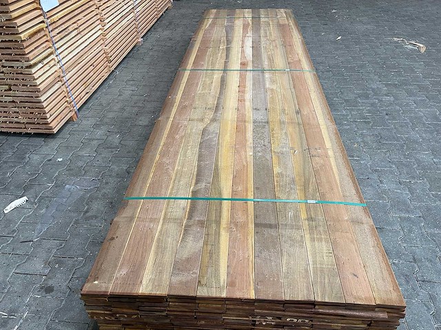 Guyana ipé planken geschaafd 4000x90x15mm (77x) - afbeelding 1 van  4
