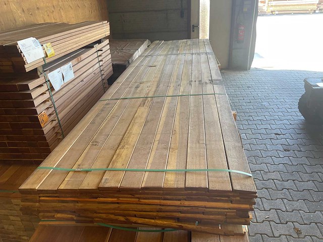 Guyana ipé planken geschaafd 4000x90x15mm (77x) - afbeelding 1 van  3
