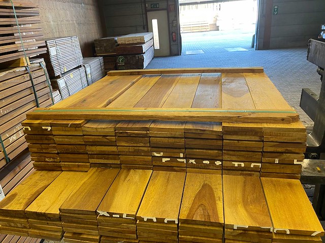 Guyana ipé planken geschaafd country grade 1000-1500x140x18mm (132x) - afbeelding 1 van  3