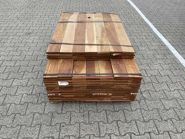 Guyana ipé planken geschaafd country grade 1250-1550x140x21mm (112x) - afbeelding 1 van  3