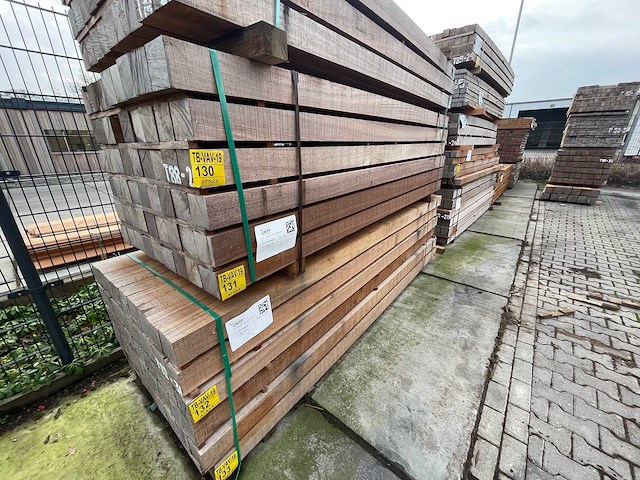 Guyana teak balken fijnbezaagd 2750x100x100mm (27x) - afbeelding 4 van  4