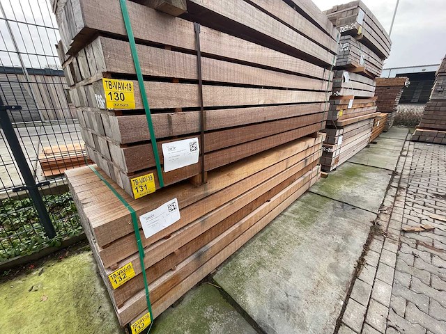Guyana teak balken fijnbezaagd 2750x100x100mm (27x) - afbeelding 4 van  4