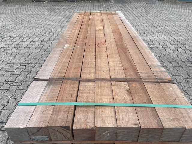 Guyana teak balken fijnbezaagd 3000x100x100mm (27x) - afbeelding 1 van  4
