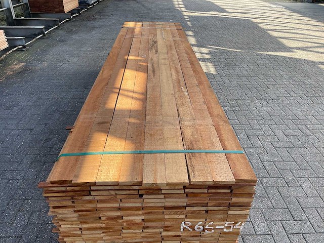 Guyana teak beschoeiingsplanken 3500-4000x100x20mm (104x) - afbeelding 1 van  4