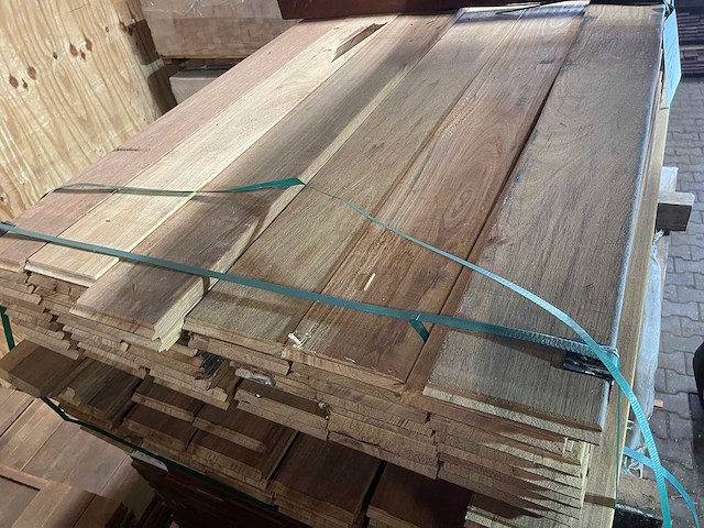 Guyana teak buitenparket (kopse veer en groef) 1250x145x21mm (118x) - afbeelding 1 van  3