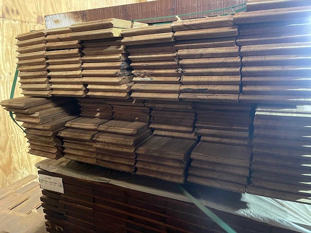 Guyana teak buitenparket (kopse veer en groef) 1250x145x21mm (118x) - afbeelding 3 van  3