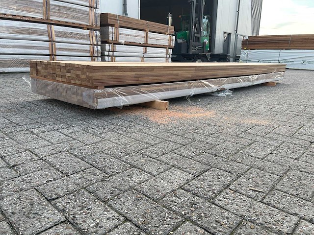 Guyana teak dekdelen geschaafd gevingerlast 4000x70x21mm (84x) - afbeelding 3 van  4