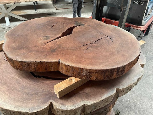 Guyana teak houten schijf 1200mm - afbeelding 2 van  3