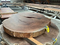Guyana teak houten schijf 1200mm - afbeelding 1 van  3