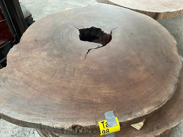 Guyana teak houten schijf 1300mm - afbeelding 2 van  3