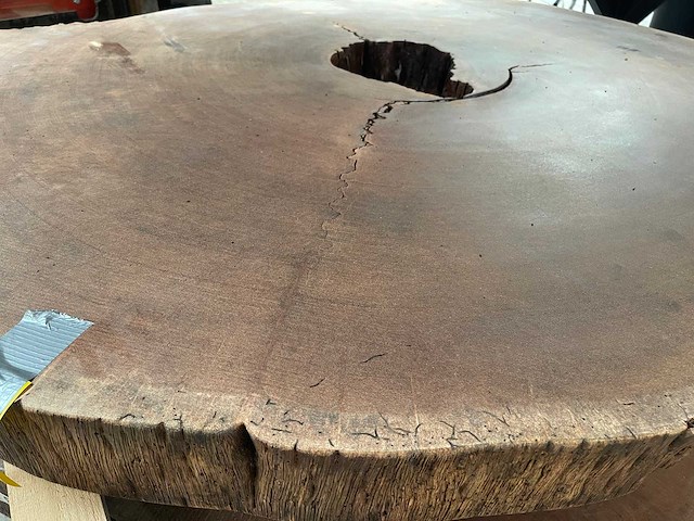 Guyana teak houten schijf 1300mm - afbeelding 1 van  3