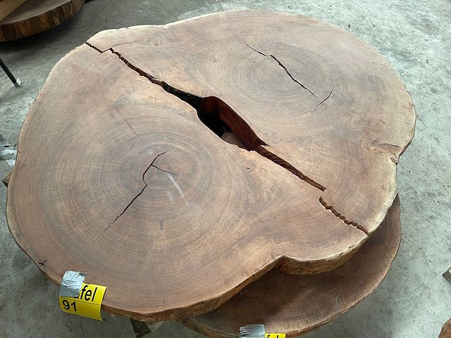 Guyana teak houten schijf 1400mm - afbeelding 2 van  3