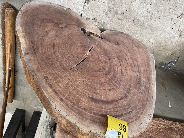 Guyana teak houten schijf 900mm - afbeelding 2 van  3