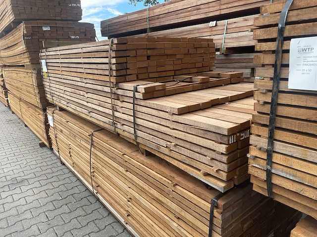 Guyana teak latten fijnbezaagd 2150-3050x80x31mm (204x) - afbeelding 2 van  3