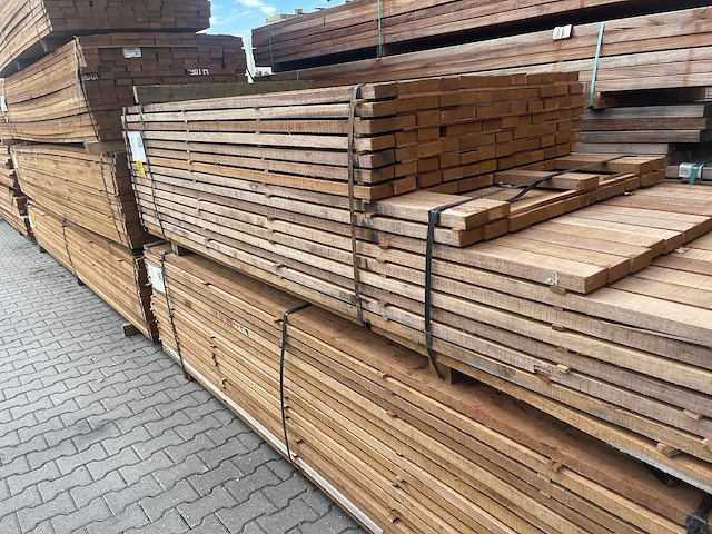 Guyana teak latten fijnbezaagd 2150-3050x80x31mm (204x) - afbeelding 3 van  3