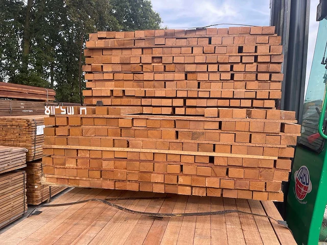 Guyana teak latten fijnbezaagd 2450-2750x50x31mm (306x) - afbeelding 3 van  3