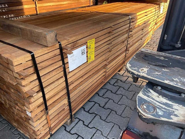 Guyana teak latten fijnbezaagd 3050x50x31mm (144x) - afbeelding 2 van  3