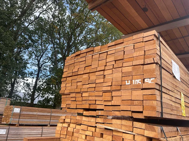 Guyana teak latten fijnbezaagd 3050x80x31mm (108x) - afbeelding 2 van  2