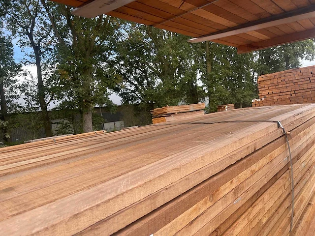 Guyana teak latten fijnbezaagd 3050x80x31mm (108x) - afbeelding 1 van  2