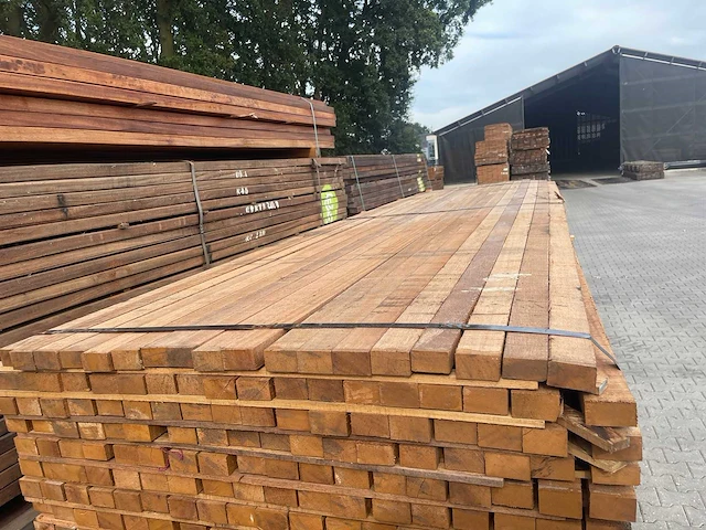 Guyana teak latten fijnbezaagd 3350x50x31mm (144x) - afbeelding 1 van  3