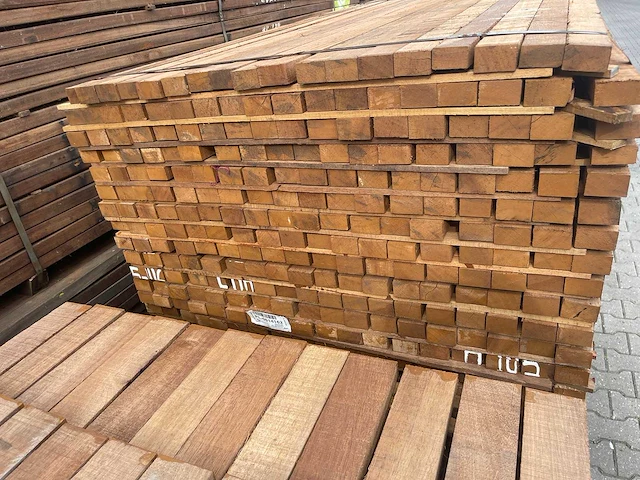 Guyana teak latten fijnbezaagd 3350x50x31mm (162x) - afbeelding 3 van  3