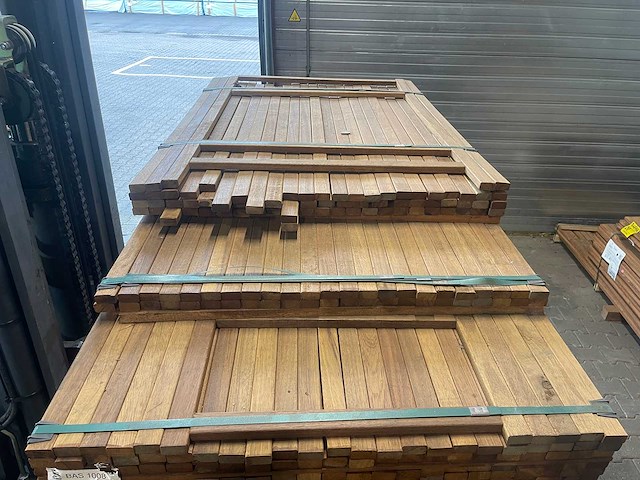 Guyana teak latten geschaafd 1250-1850x40x21mm (292x) - afbeelding 1 van  3