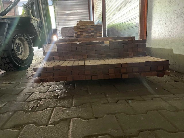 Guyana teak latten geschaafd 3350-3950x40x27mm (279x) - afbeelding 3 van  3
