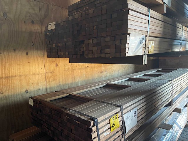 Guyana teak latten geschaafd 3350-3950x40x27mm (279x) - afbeelding 1 van  1