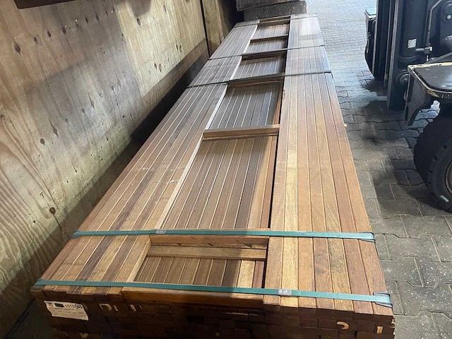Guyana teak latten geschaafd 3950x40x27mm (129x) - afbeelding 1 van  3