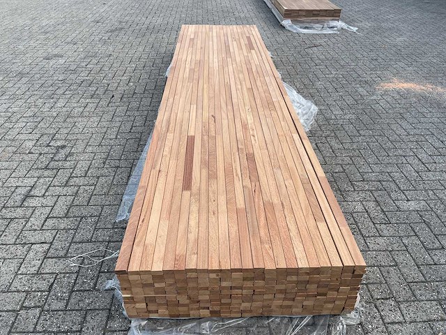 Guyana teak latten geschaafd gevingerlast 3000x45x27mm (66x) - afbeelding 1 van  3