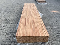 Guyana teak latten geschaafd gevingerlast 4000x45x27mm (132x) - afbeelding 1 van  4
