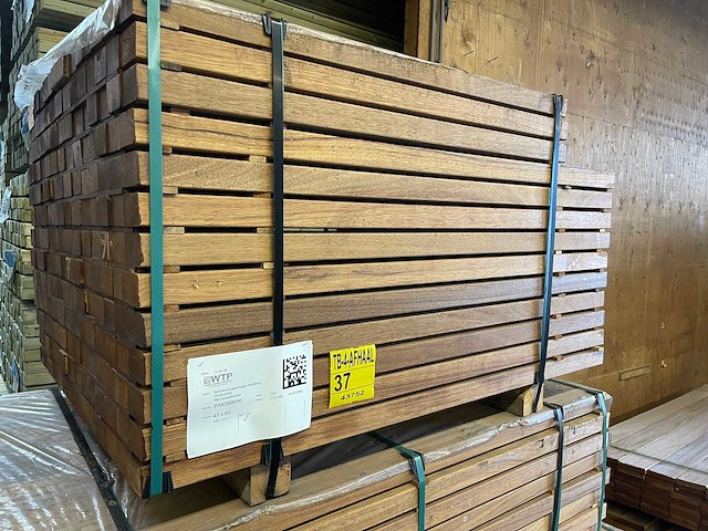 Guyana teak onderliggers geschaafd 1000-1250x68x45mm (180x) - afbeelding 4 van  4