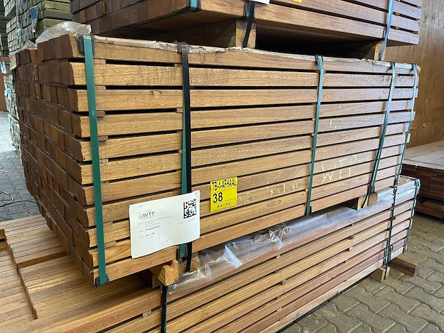 Guyana teak onderliggers geschaafd 1550x68x45mm (151x) - afbeelding 4 van  4
