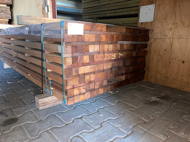 Guyana teak palen geschaafd 1850-2750x45x45mm (77x) - afbeelding 3 van  3