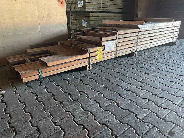 Guyana teak palen geschaafd 3050-3950x45x45mm (73x) - afbeelding 2 van  3