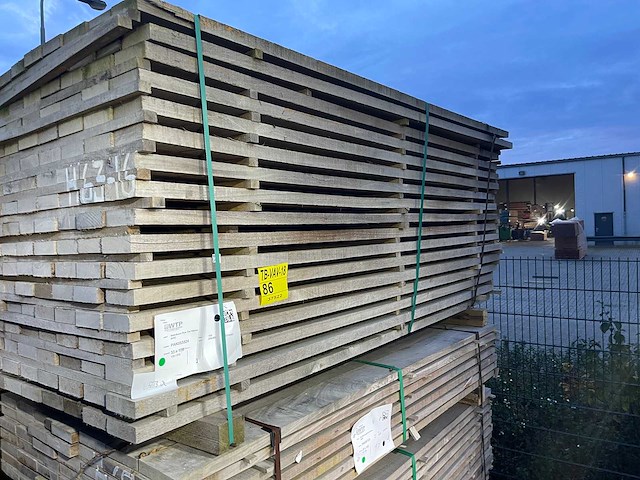 Guyana teak planken fijnbezaagd 2150x108x33mm (153x) - afbeelding 2 van  3