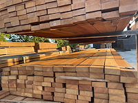 Guyana teak planken fijnbezaagd 3350-4000x80x31mm (204x) - afbeelding 1 van  3
