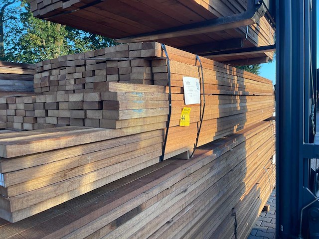 Guyana teak planken fijnbezaagd 3350-4000x80x31mm (204x) - afbeelding 2 van  3