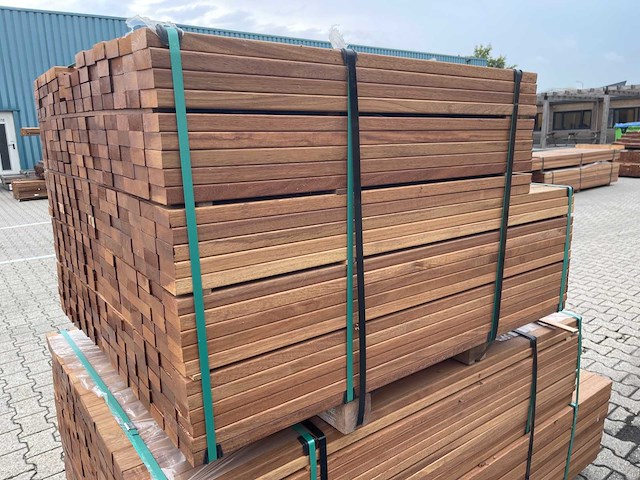 Guyana teak planken geschaafd 1000-1250x70x27mm (347x) - afbeelding 2 van  3