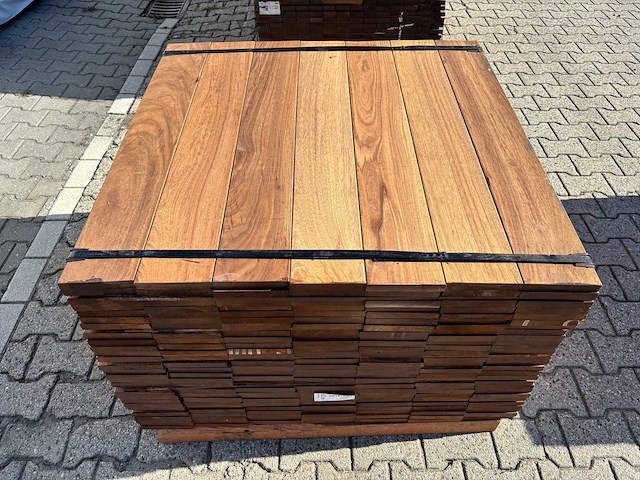 Guyana teak planken geschaafd 1000x145x21mm (189x) - afbeelding 1 van  3