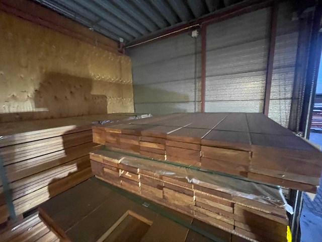 Guyana teak planken geschaafd 1250x140x21mm (35x) - afbeelding 1 van  3