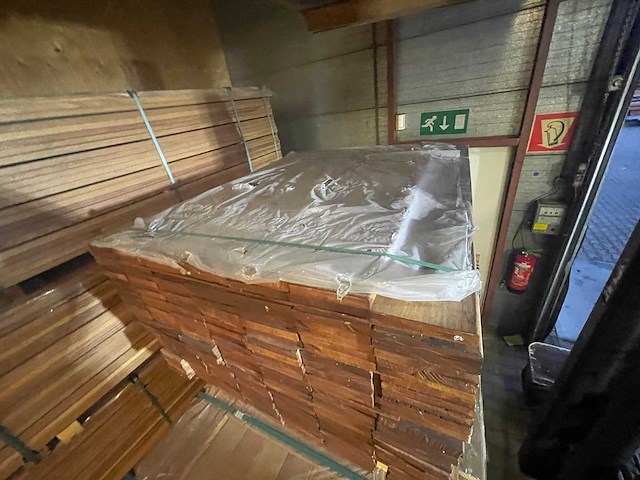 Guyana teak planken geschaafd 1250x145x21mm (188x) - afbeelding 1 van  3