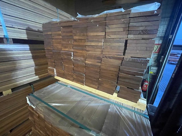 Guyana teak planken geschaafd 1250x145x21mm (188x) - afbeelding 2 van  3