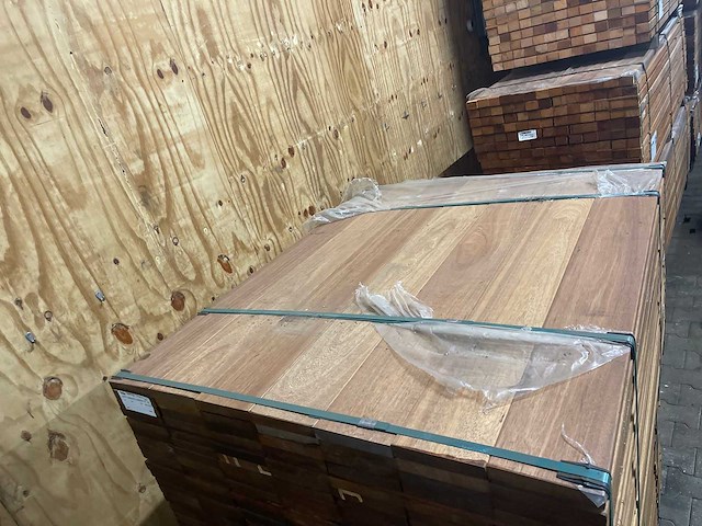 Guyana teak planken geschaafd 1250x145x25mm (168x) - afbeelding 1 van  3