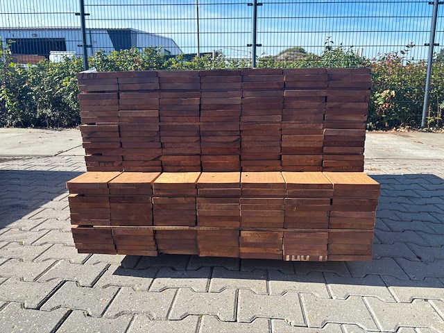 Guyana teak planken geschaafd 1400-1550x145x21mm (196x) - afbeelding 3 van  3