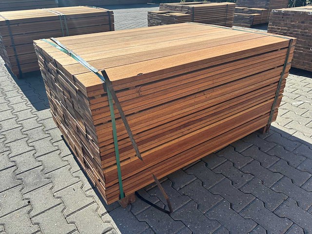 Guyana teak planken geschaafd 1400x145x21mm (189x) - afbeelding 2 van  3