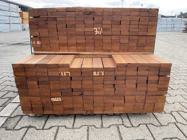 Guyana teak planken geschaafd 1550-1850x70x27mm (346x) - afbeelding 3 van  3