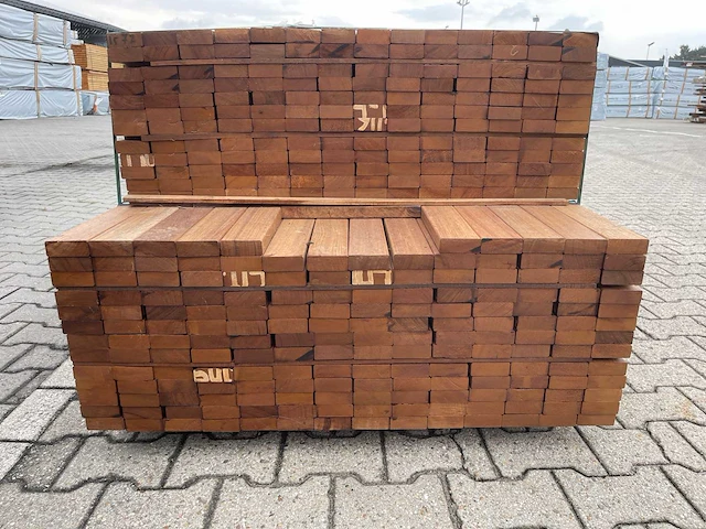 Guyana teak planken geschaafd 1550-1850x70x27mm (346x) - afbeelding 3 van  3