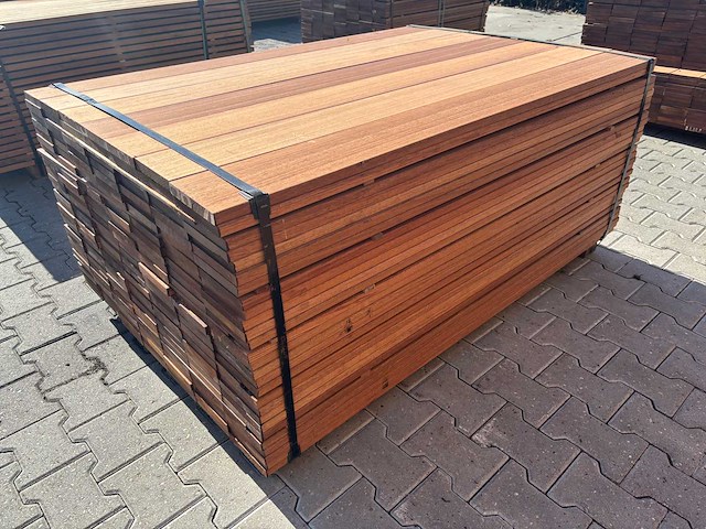 Guyana teak planken geschaafd 1550x145x21mm (189x) - afbeelding 2 van  3