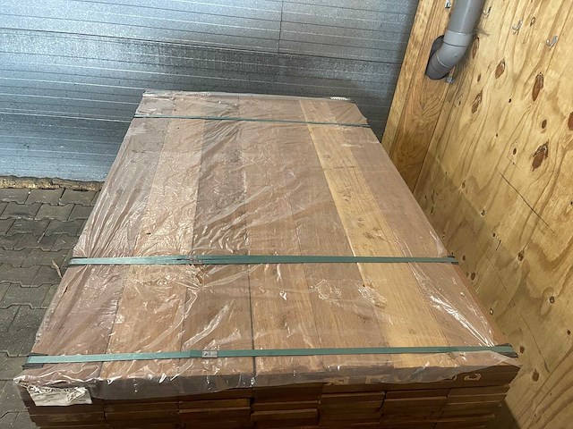 Guyana teak planken geschaafd 1550x145x25mm (126x) - afbeelding 1 van  3